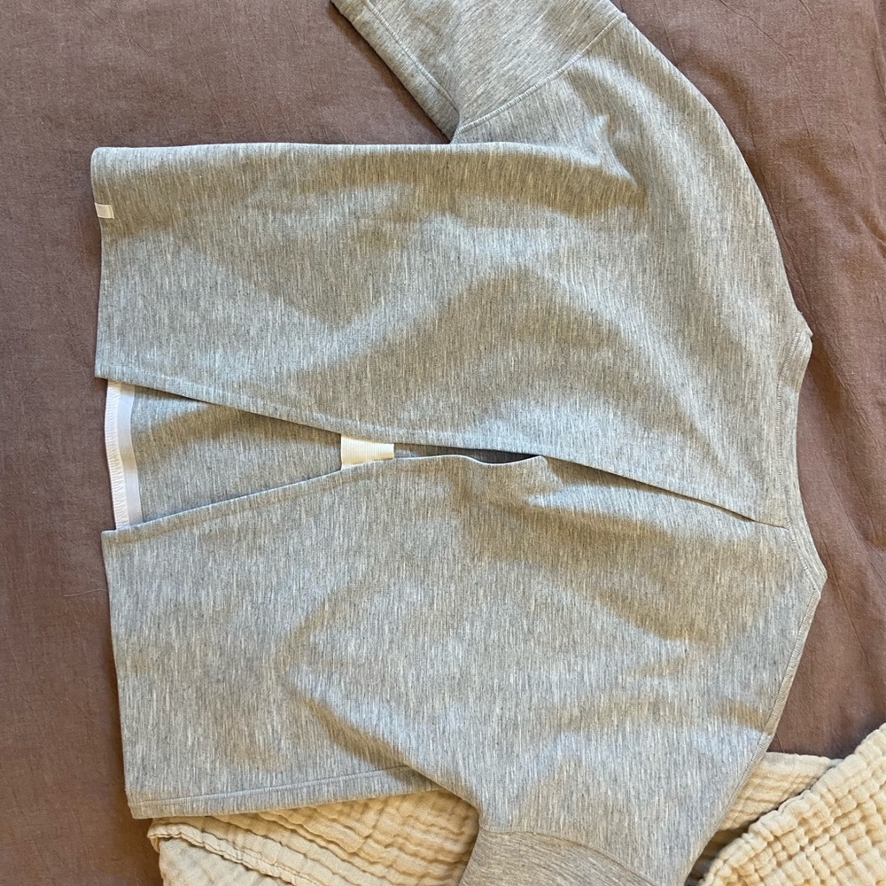 Lululemon Grey Tshirt Cropped
